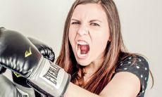 当我在梦中脾气暴躁时，这种现象意味着什么？