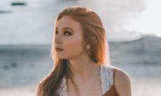 如何识别具备高昂价格的女性容貌和身材特征?