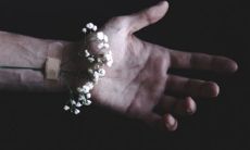 无名指上长有痣的女性,其命运是否能够幸福美满?