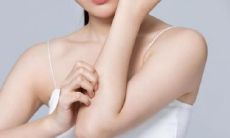 女性右臂内侧有痣，究竟能否成就一生富贵？手臂痣相指引：揭秘适合女性发财的那种痣相特征