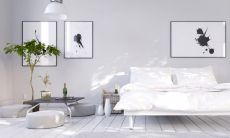 在卧室中,您可以在床上方或侧面挂画吗?还是床尾区域挂画会有什么禁忌和注意事项?