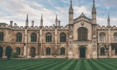 读书能力强、才智过人、斗志昂扬的日柱：探究其成功的秘诀