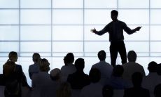 哪些出生日可以成为公务员及官员的资格要求?