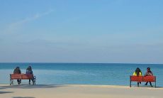 怎样在商场店铺装修中遵循正确的风水理念和实践,以实现吸引财运和繁荣的最佳效果?