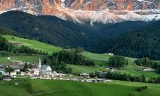 2023年正月初五的财神迎接仪式，探究迎财神的历史和传说背景