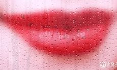 能否以乐观积极、嘴角上扬的女性为标志来衡量命运质量?