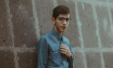 做梦时发现一个陌生男子睡在自己旁边,这意味着什么?