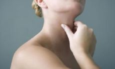 脖子背后正中间有痣的女性逆相揭秘:从脖颈痣的形态、位置、颜色、大小等方面详解,探究其可能与人体健康、性格、命运等方面的关系!