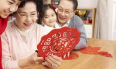 在大年初二生病是否意味着不吉利之外,大年初二出生的宝宝是否有吉祥之兆呢?