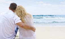 根据八字学分析,晚婚女性更倾向于嫁给有经济实力的人,哪些八字的女性晚婚较易寻找金龟婿?