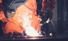 眼周有痣的男性:左眼尾部痣的解析及其可能涵盖的含义