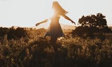 详解左眼跳女人的吉凶预兆及其对应的不同时辰解析