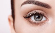 两颗痣长在眉毛下面,这代表什么?或许是感情不顺的征兆!