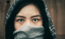 眉毛下方两个痣是否可以消除?详细探究眉毛周围的痣现象及可能的治疗方式