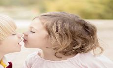 2023年初八出生的小女孩命途坎坷,恰巧遭遇顺星下降所带来的命运波动