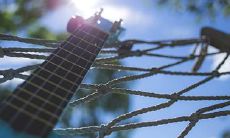 居家自娱的禁忌：抛弃陶笛吹奏，恕不悦目！