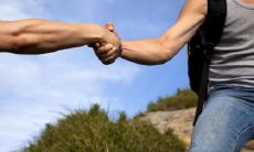 男性右侧鼻翼长痣的含义及影响：易遭财运受挫？