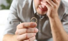 如何通过预测凶年并运用化解技巧来化解凶年的不利影响?