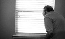 晚年遭遇不幸的时柱经历了哪些挫折和磨难?