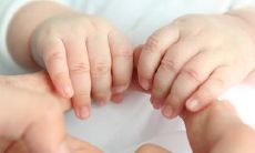 男性左手食指出现痣,这预示着他的未来命运将如何?针对这个问题,我们来详细剖析一下手指痣的种类及其解析!