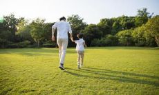 男性左眼皮跳动的寓意：在不同时间出现的跳动意味着不同的吉凶祸福