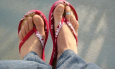 「长期行走及站立的埃及女性的脚部健康状况如何?」