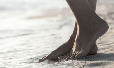 征兆:如果你的脚拇指上有长毛,恭喜你拥有福气!脚背毛多也许是命运的征兆!