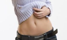 腹部出现肚脐周围毛发增多是否与命相有关?