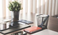 摆放办公桌的风水与考虑属相的生肖地位:探讨其中的讲究与意义