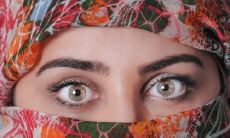 女性面相研究:如何从眼睛露白的程度看出女人性格特征? - 分析女性面相中眼白过多的含义与象征意义