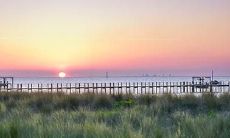 解析:传统风水信仰中,青龙象征着吉祥、福泽和成功,你知道它在风水布局中的具体含义吗?青龙位被认为是最好的风水位置,它具备着扶助事业、促进生财兴运的特殊属性,许多人都希望能够拥有这样的位置来增加自己的好运气