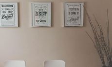 在办公室的椅子后面挂字是否有必要，如果必要的话，挂什么样的字比较合适呢？