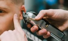 头顶长发的风水禁忌：探析头发盖住额头的影响与讲究