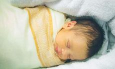 什么时候是婴儿初次理发的最佳时间?探讨满月后理发对婴儿成长的影响