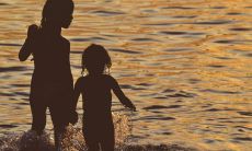 女性命运与手掌相特征:手大是否意味着命运不济?探究女性手相相关特征