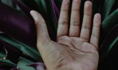 如何通过手相特征来判断是否拥有劳碌命?