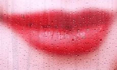 右嘴下角的痦子会自愈吗？口角长痣到底意味着什么？