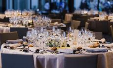 如何通过女性面相分析准确识别她是否曾经经历过流产或堕胎?