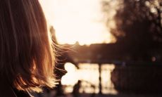 女性面相特征:眉间川字的含义及对人生命运的解析