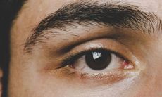 男人眉毛前浓后稀的意义及最佳眉形命运之谜