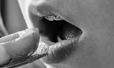 嘴巴大的女人是否具备旺夫相？你会不会喜欢娶个嘴巴大的女人呢？