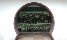 在一栋房子中开设两个大门是否存在忌讳?一堵墙上设置双门的问题应该如何解决?