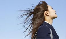 女性眉间距离是否宽三指触及瞳孔边缘更符合审美标准?到底是宽间距更受欢迎还是窄间距更受偏爱?