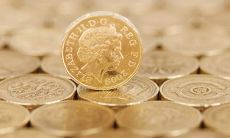 五行中缺乏金属性对一个人的财运是否具有决定性影响?