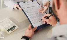 男人发际线高的含义及发际线上有痣的影响分析:高发际线是否意味着优秀?发际痣是否有塔罗牌上所述的好运?