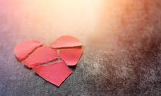 上嘴唇比下嘴唇厚的女人是代表什么