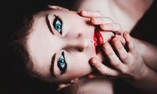 耳后见腮是什么意思 耳后见腮是什么命