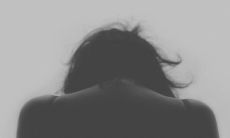 背部痣相图解之人背痣穷一生