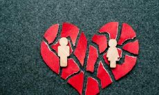 一脸桃花相的女人长什么样 有何特征