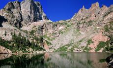 荣守忠姓名评分65分